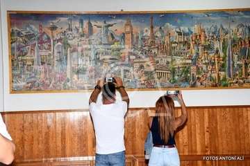 Presentanción en la sede del colectivo vecinal de Jiámar del puzzle más grande del mundo, montado por Tomás Torres/Antonio Alí.